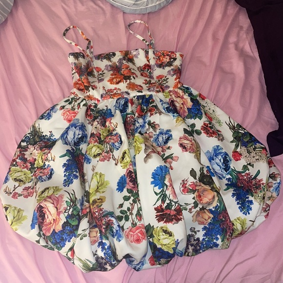 Gorgeous floral summer dress - Picture 7 of 8